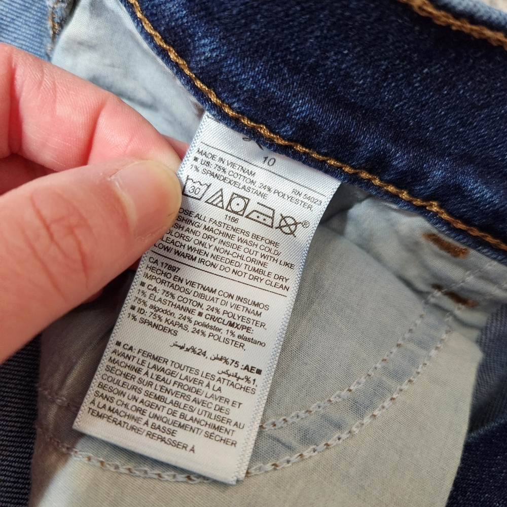 Old Navy Boyfriend Mid Rise Shorts Size 10 Rolled hem Button Fly Destressed Dark - Picture 7 of 11
